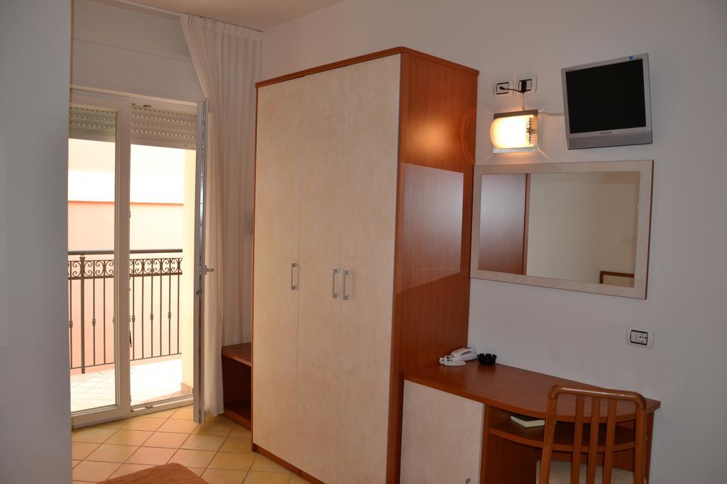 Hotel Ariston Misano Adriatico Habitación foto